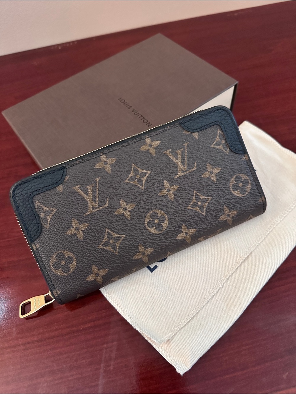 Louis Vuitton Zippy Retiro Wallet in Monogram Noir
